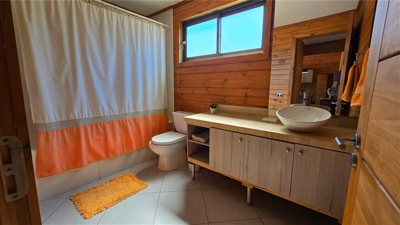Arriendo casa de 3D 2B frente al lago Colbún cond. cerrado.