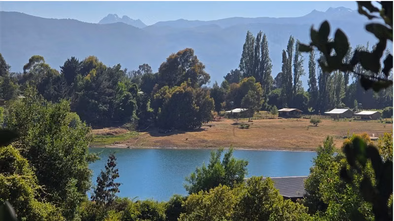 Arriendo casa de 3D 2B frente al lago Colbún cond. cerrado.