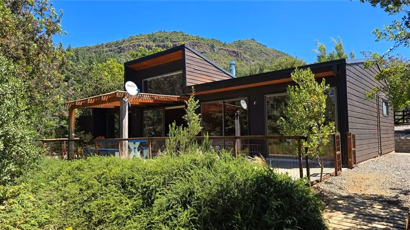 Arriendo casa de 3D 2B frente al lago Colbún cond. cerrado.