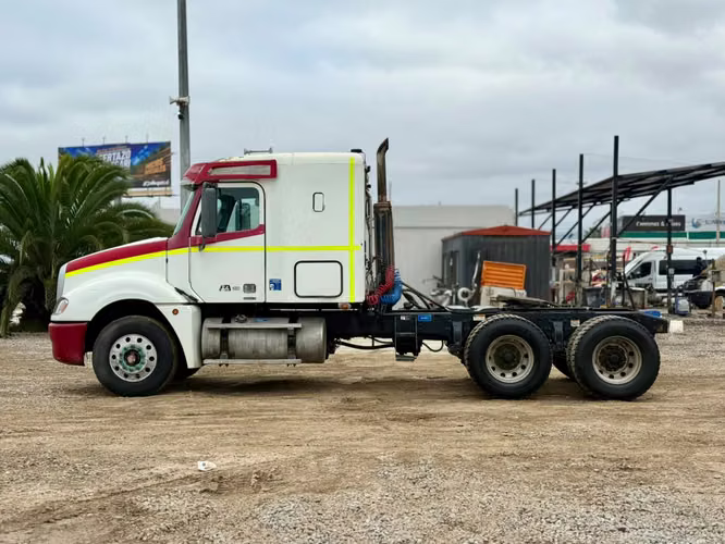 2011 Tractocamión Freightliner cl120 – con Kit Hidráulico
