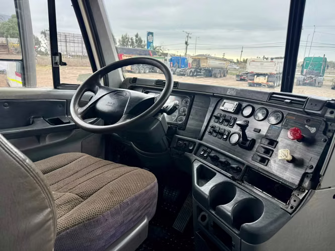 2011 Tractocamión Freightliner cl120 – con Kit Hidráulico