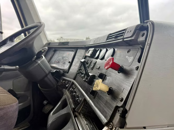 2011 Tractocamión Freightliner cl120 – con Kit Hidráulico