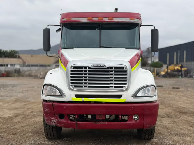 2011 Tractocamión Freightliner cl120 – con Kit Hidráulico