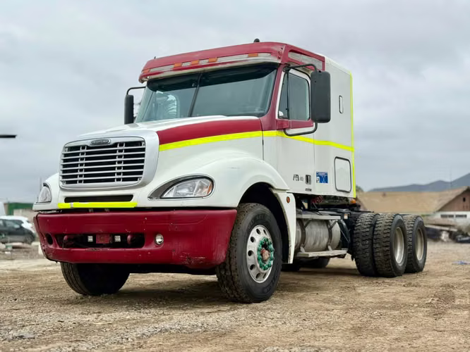 2011 Tractocamión Freightliner cl120 – con Kit Hidráulico