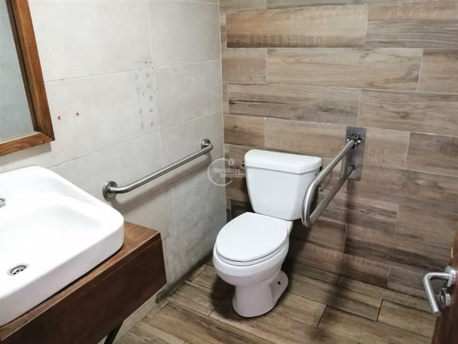 Local Comercial en arriendo, con giro comercial.