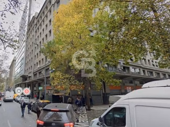 Local con excelente exposición en Santiago Centro