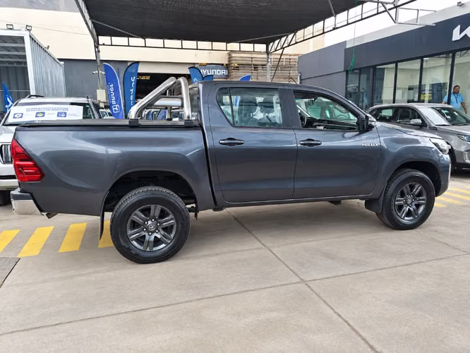 Toyota Hilux 2.4 SR DIESEL 4X2 DOB. CAB. MT 4P 2024 - Imagen 4