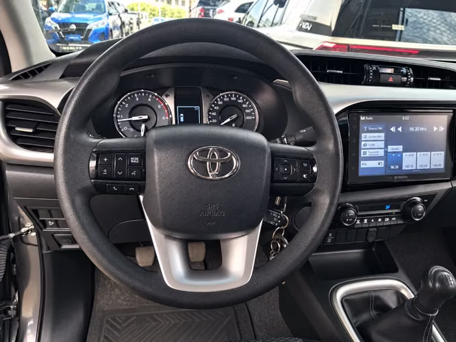Toyota Hilux 2.4 SR DIESEL 4X2 DOB. CAB. MT 4P 2024 - Imagen 12
