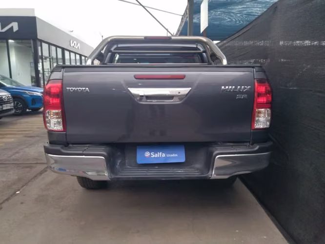 Toyota Hilux 2.4 SR DIESEL 4X2 DOB. CAB. MT 4P 2024
