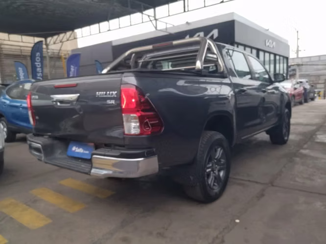 Toyota Hilux 2.4 SR DIESEL 4X2 DOB. CAB. MT 4P 2024
