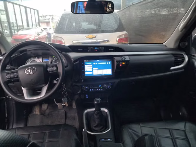 Toyota Hilux 2.4 SR DIESEL 4X2 DOB. CAB. MT 4P 2024
