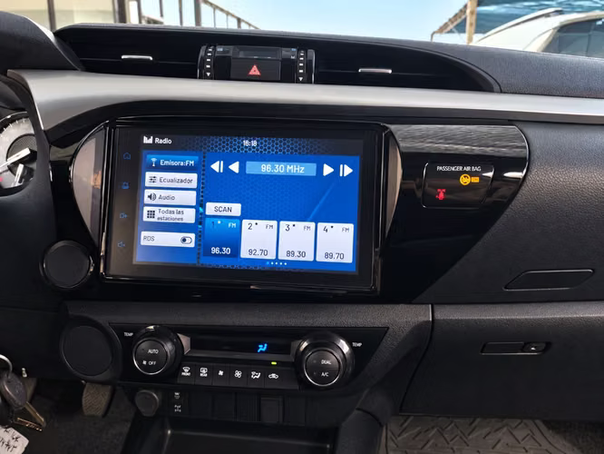 Toyota Hilux 2.4 SR DIESEL 4X2 DOB. CAB. MT 4P 2024 - Imagen 15