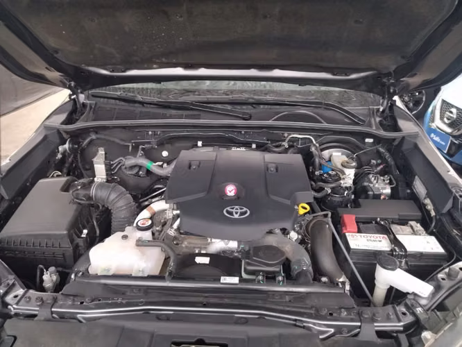 Toyota Hilux 2.4 SR DIESEL 4X2 DOB. CAB. MT 4P 2024