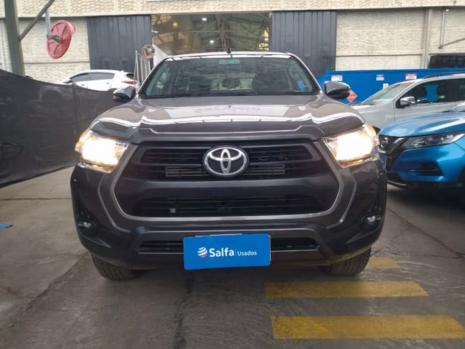 Toyota Hilux 2.4 SR DIESEL 4X2 DOB. CAB. MT 4P 2024