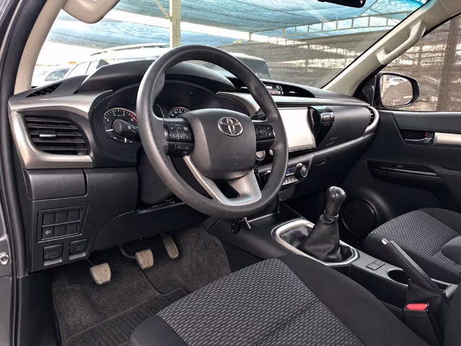 Toyota Hilux 2.4 SR DIESEL 4X2 DOB. CAB. MT 4P 2024 - Imagen 10