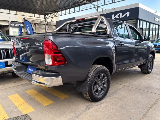 Toyota Hilux 2.4 SR DIESEL 4X2 DOB. CAB. MT 4P 2024 - Imagen 5