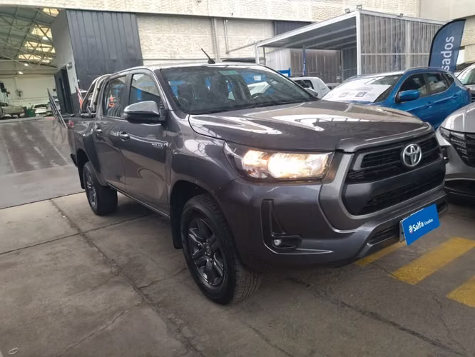 Toyota Hilux 2.4 SR DIESEL 4X2 DOB. CAB. MT 4P 2024