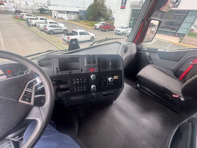 Tracto camion Renault Modelo C520 6x4