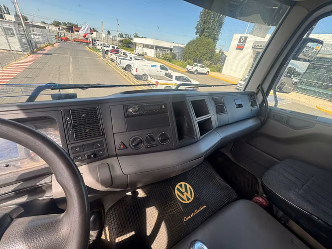 Volkswagen Constellation 