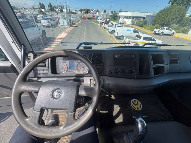 Volkswagen Constellation 