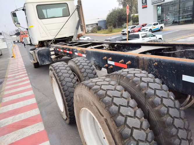 CAMION GU813E Granite   6X4