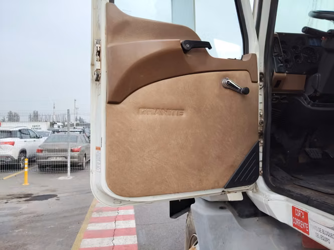 CAMION GU813E Granite   6X4