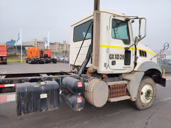 CAMION GU813E Granite   6X4