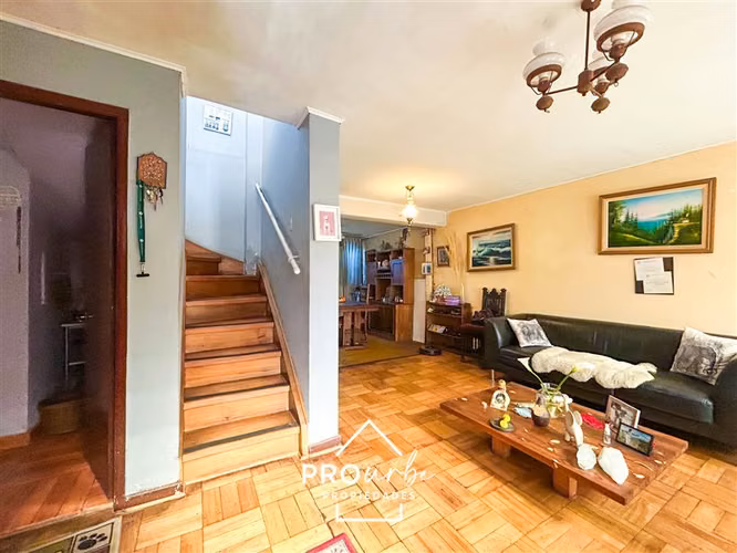 Casa en venta de 2 dorm. en Las Condes, para remodelar