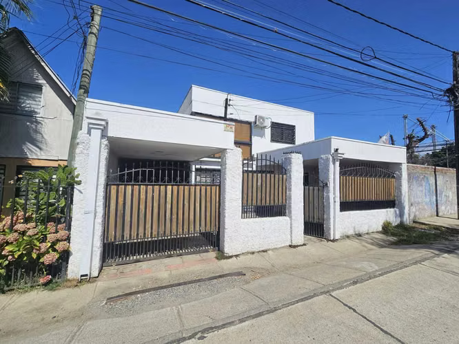 Amplia Casa 5D 4B con 2 Estacionamientos (178646)