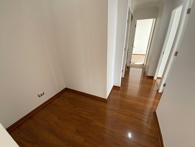 AMPLIO Y ELEGANTE DPTO, SECTOR RESIDENCIAL