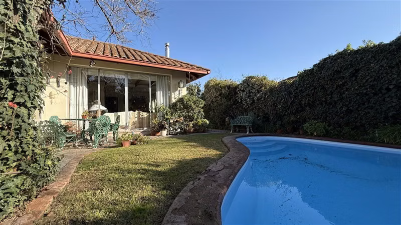 Casa en venta de 3 dorm. en La Reina