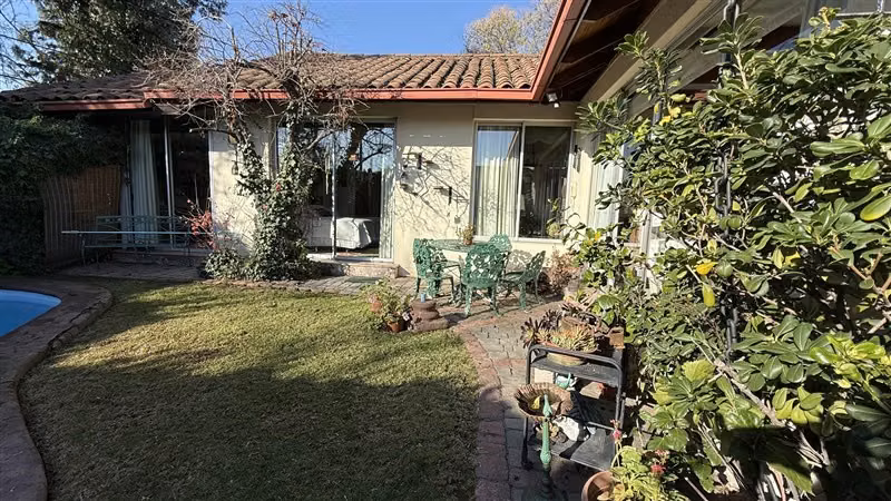 Casa en venta de 3 dorm. en La Reina