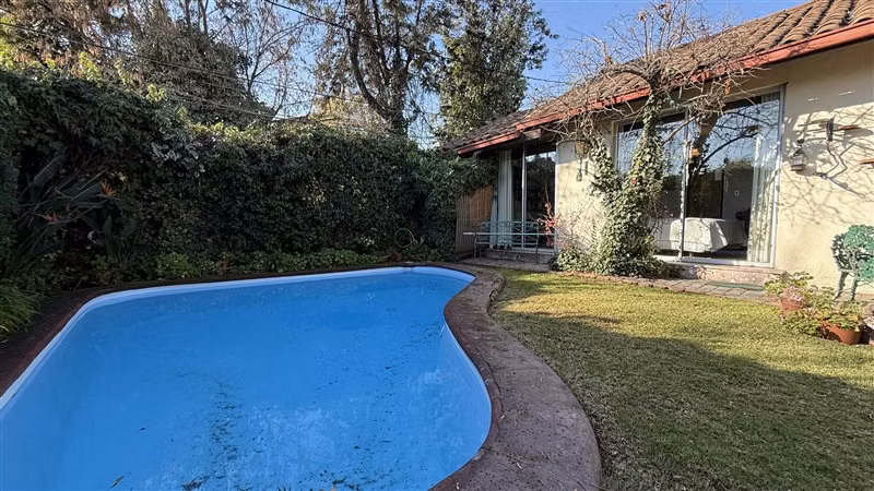 Casa en venta de 3 dorm. en La Reina