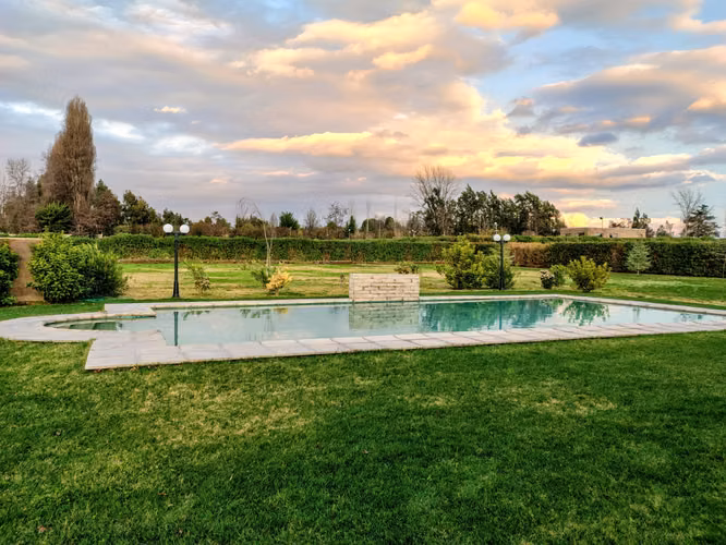 Vendo casa seminueva 293m2 en parcela 5000m2 en Condominio