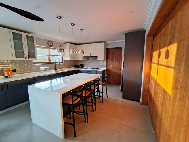 Vendo casa seminueva 293m2 en parcela 5000m2 en Condominio