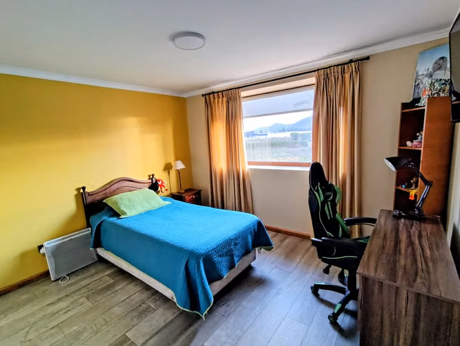 Vendo casa seminueva 293m2 en parcela 5000m2 en Condominio