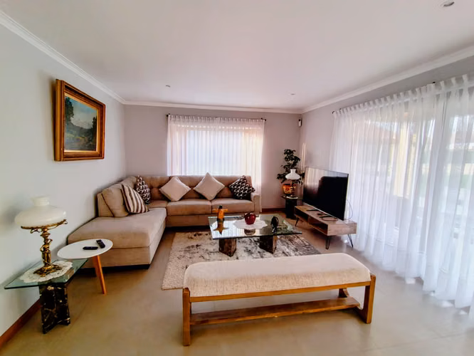 Vendo casa seminueva 293m2 en parcela 5000m2 en Condominio