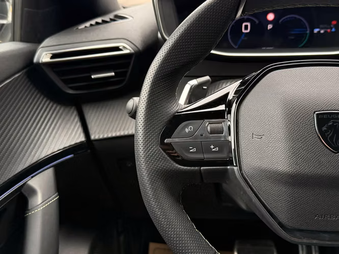 PEUGEOT 2008  2025