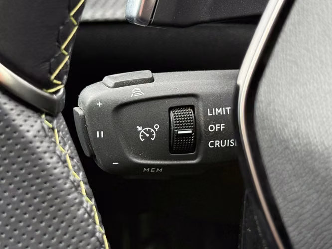 PEUGEOT 2008  2025