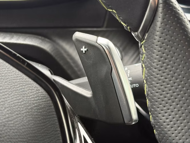 PEUGEOT 2008  2025