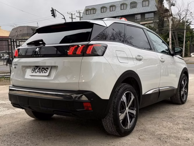 PEUGEOT 3008  2024