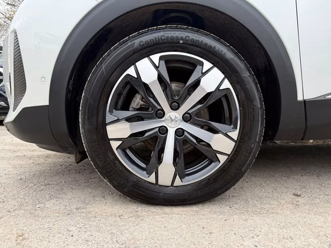 PEUGEOT 3008  2024