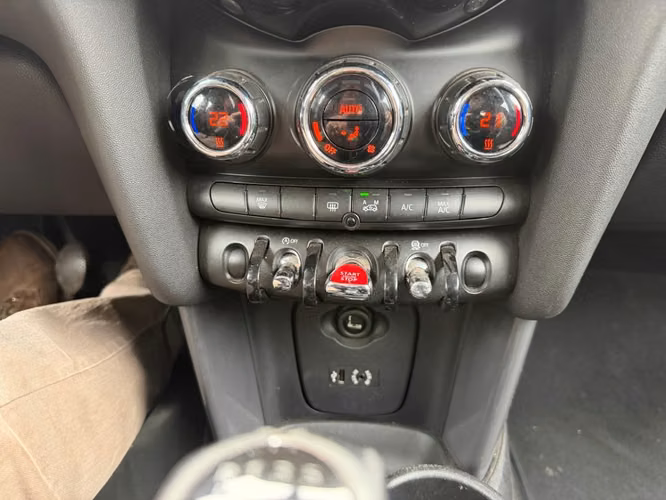 MINI COOPER F55 COOPER 1.5 6MT  2015