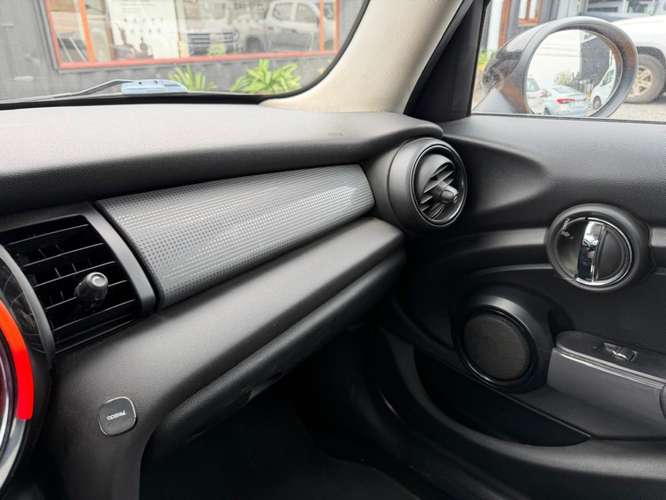 MINI COOPER F55 COOPER 1.5 6MT  2015