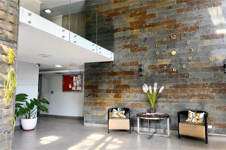 Arriendo 2d2b1e + bod. metro cerro blanco