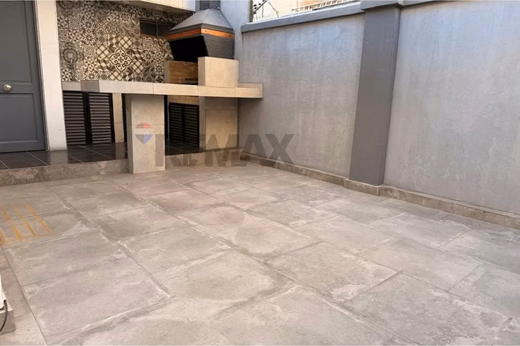 Casa 5 dormitorios-3 baños-4 estacionamientos.