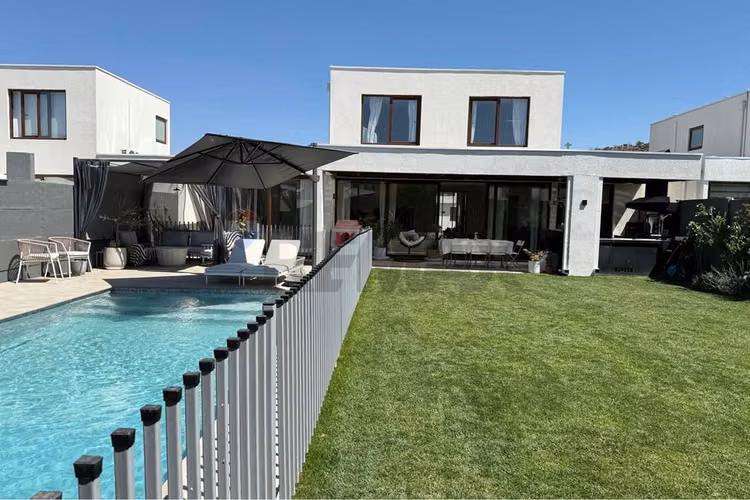 Casa 3d+4b, piscina y jardín, santa elena colina