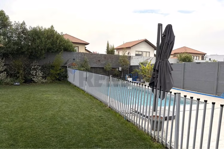 Casa 3d+4b, piscina y jardín, santa elena colina