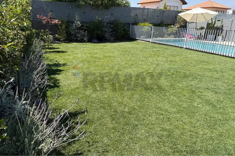 Casa 3d+4b, piscina y jardín, santa elena colina