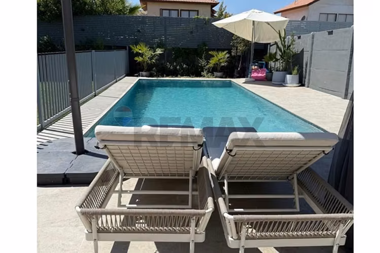 Casa 3d+4b, piscina y jardín, santa elena colina